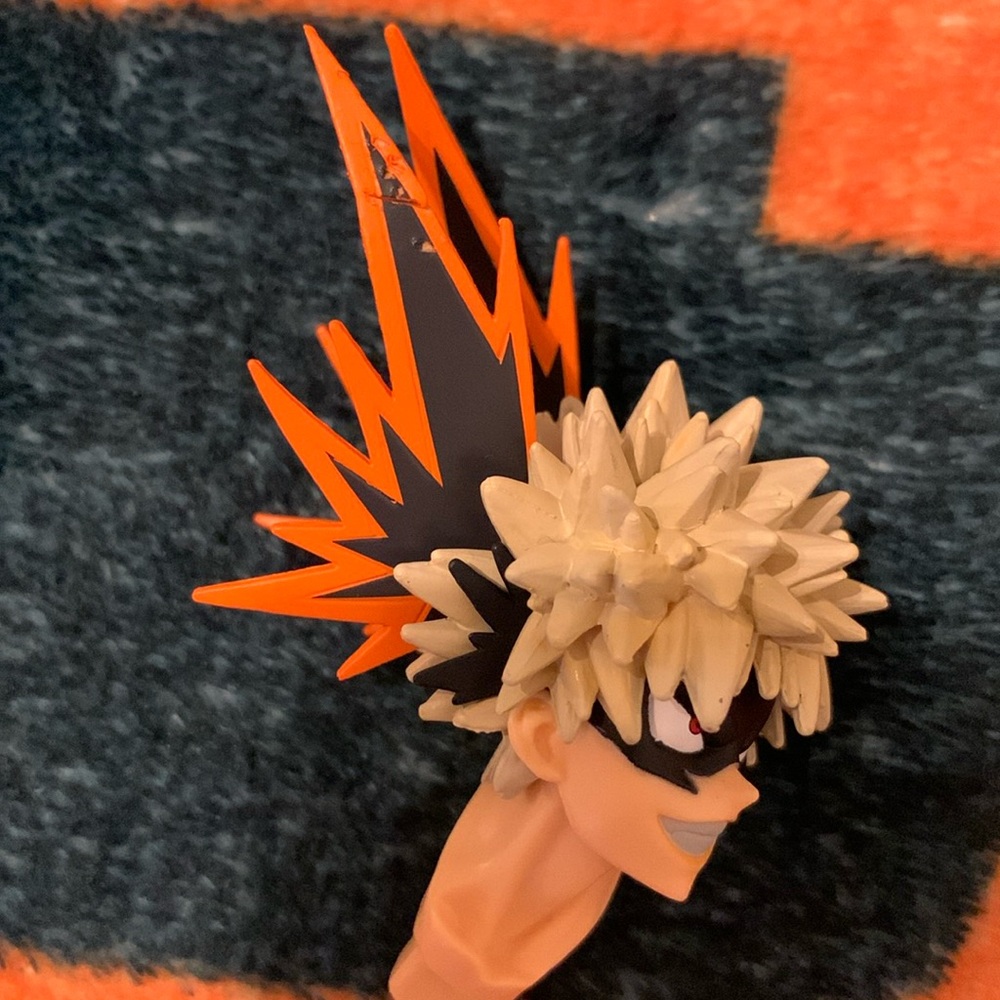 My Hero Academia Throw Blanket & Figurine Bakugo - Picture 5 of 12